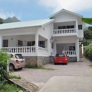 Rowsvilla *** Beau Vallon (Mahe)